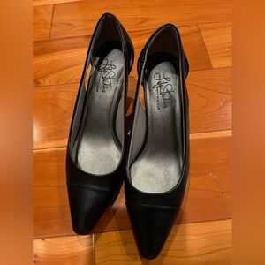 Life Stride Womens Shoes Size 7 Wide Black Heels Pumps Soft System Slip On